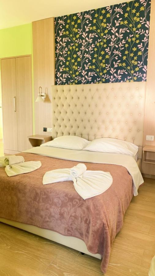 Pilo Lala Hotel Lushnjë Zewnętrze zdjęcie